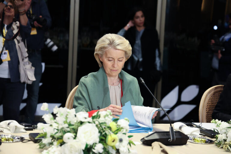 EU první tranši z půjčky pošle Ukrajině v tomto čtvrtletí, uvedla šéfka EK