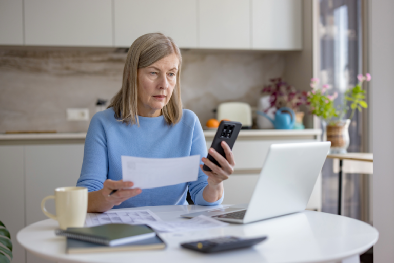 Ženy mají v EU o čtvrtinu menší důchod než muži, v ČR patří rozdíl mezi nejmenší