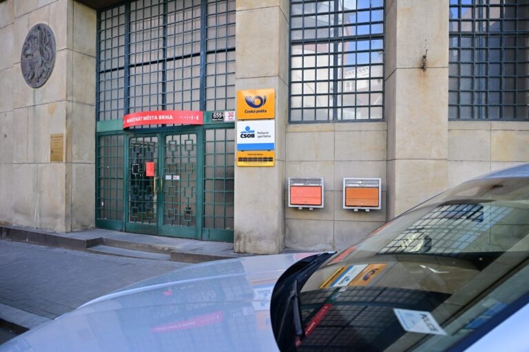 Policie zadržela sedm lidí kvůli podezření z podvodu s evropskými dotacemi