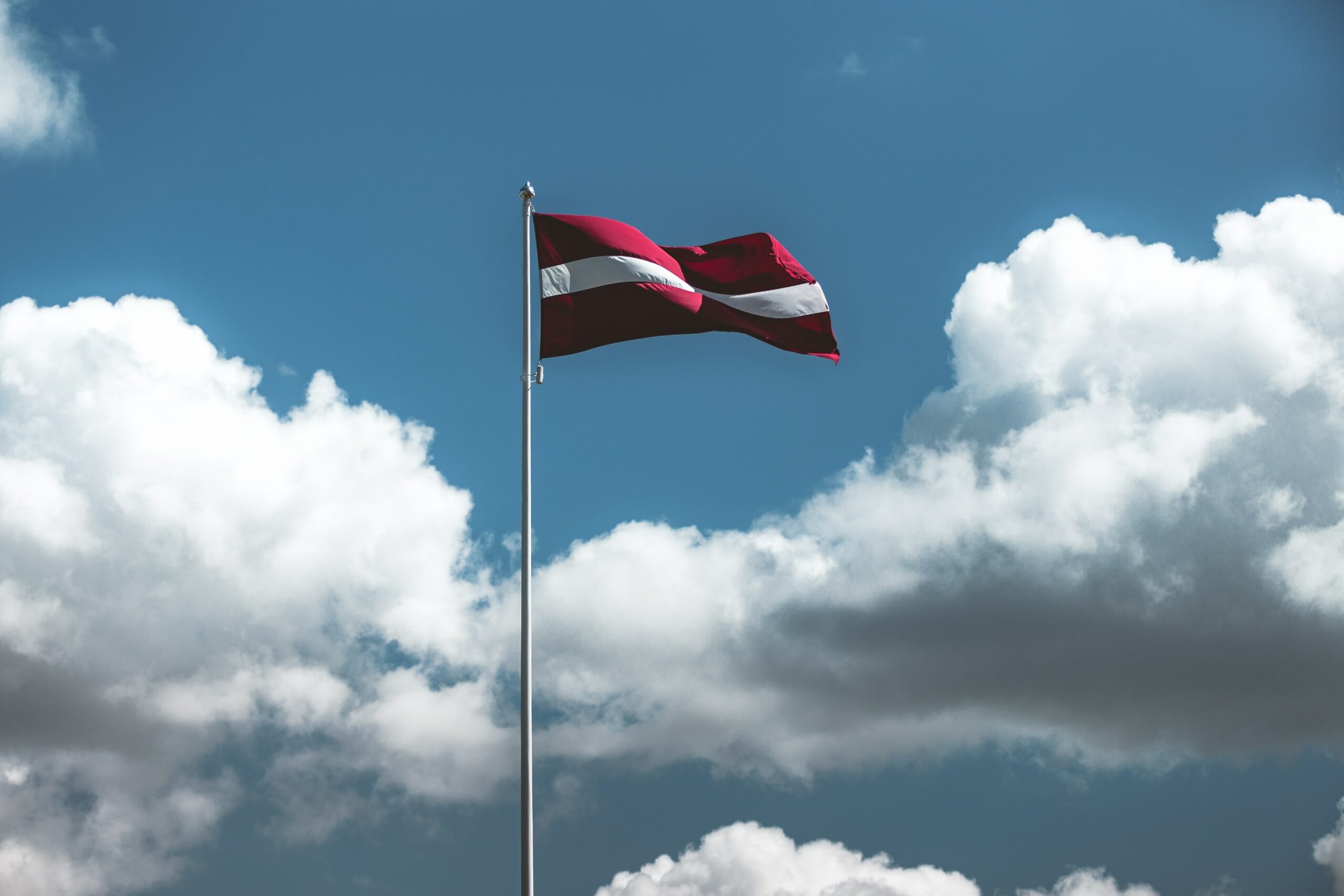 Lotyšská vlajka