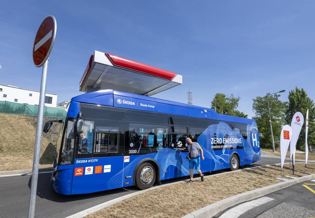 Přečtete si více ze článku V okolí Mníšku pod Brdy u Prahy budou jezdit vodíkové autobusy