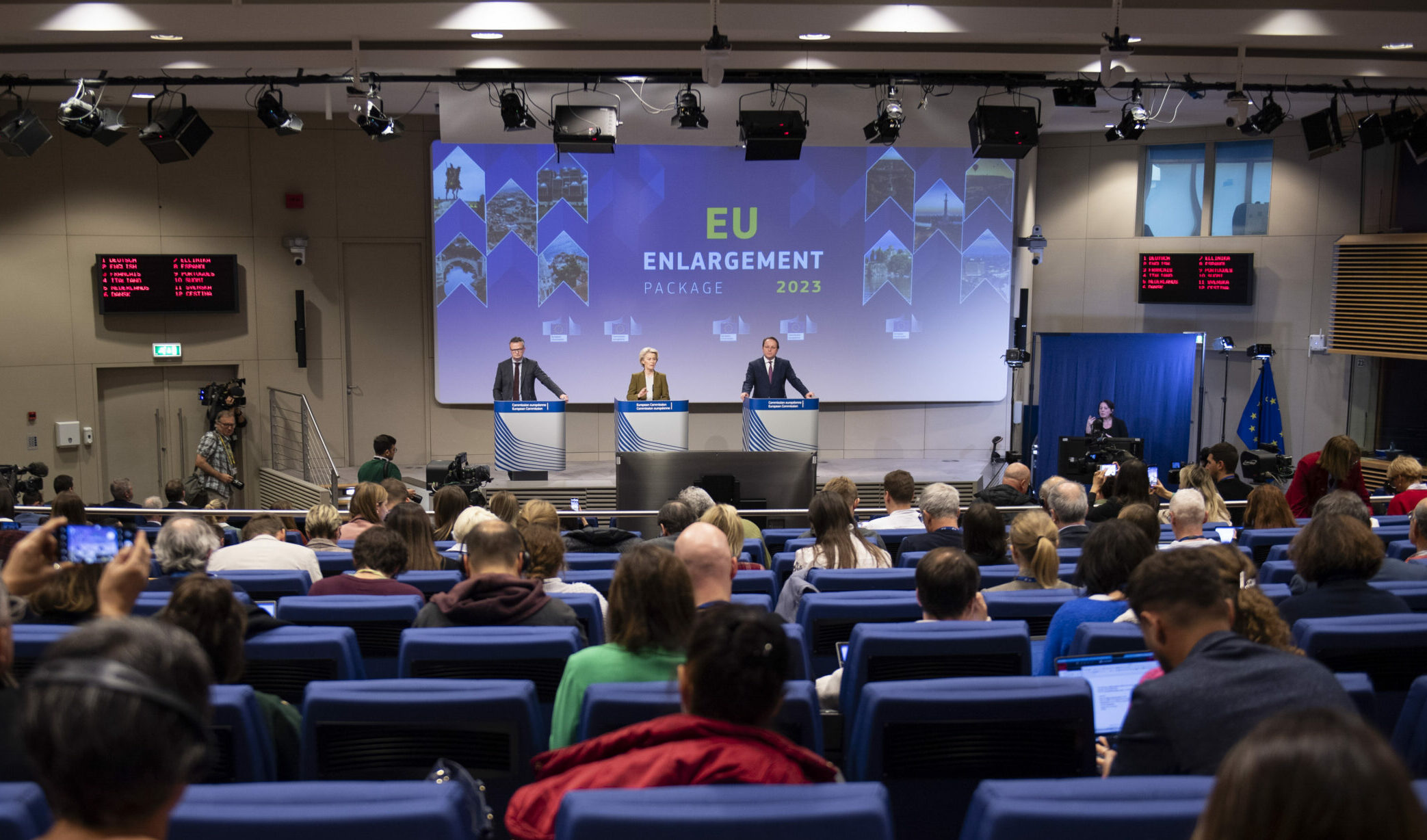 Přečtete si více ze článku Evropská komise vydala zprávu o rozšíření EU, doporučila začít jednání o vstupu do EU s Moldavskem a Ukrajinou