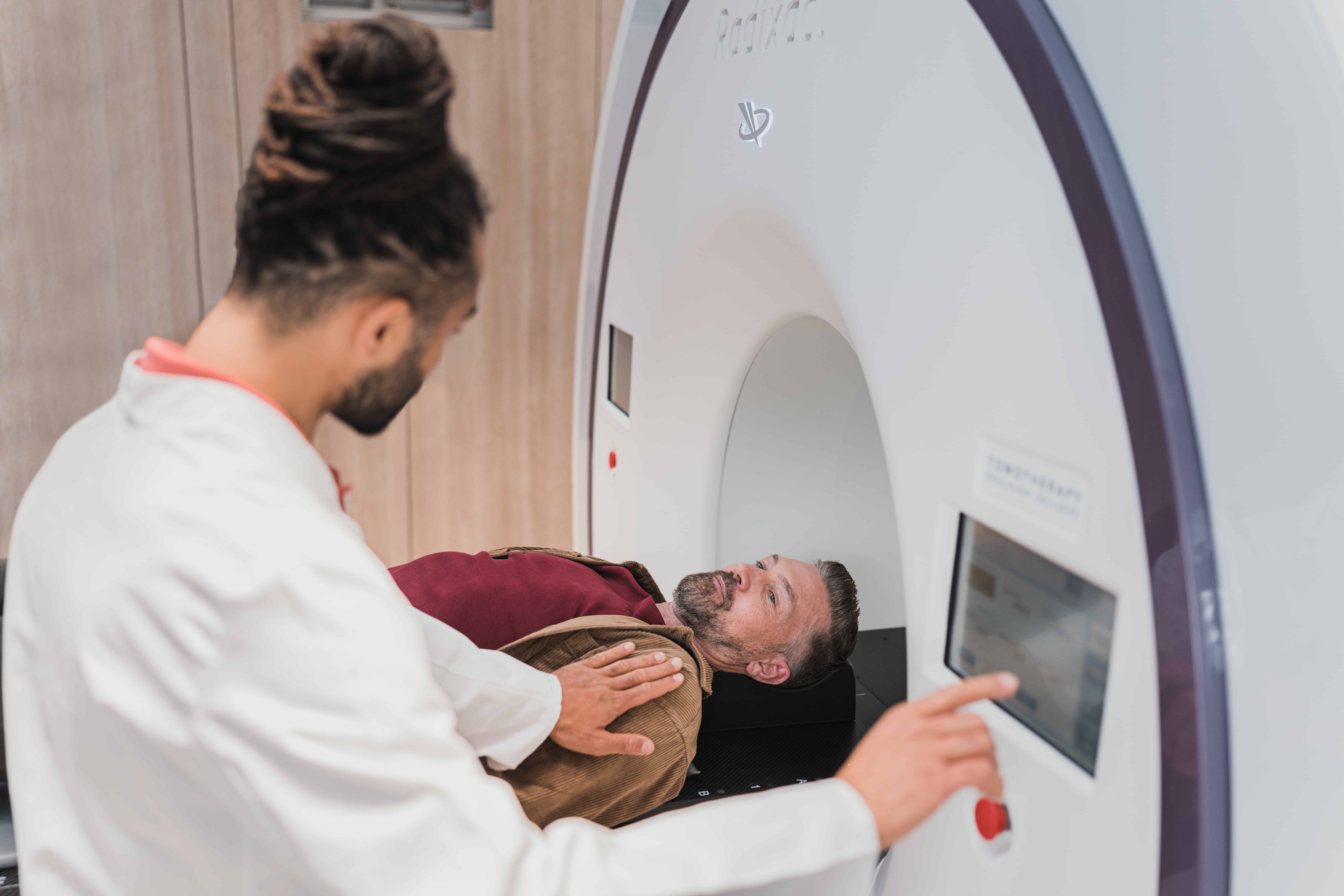 Přečtete si více ze článku Kroměřížská nemocnice zprovoznila nový CT přístroj s umělou inteligencí díky programu EU