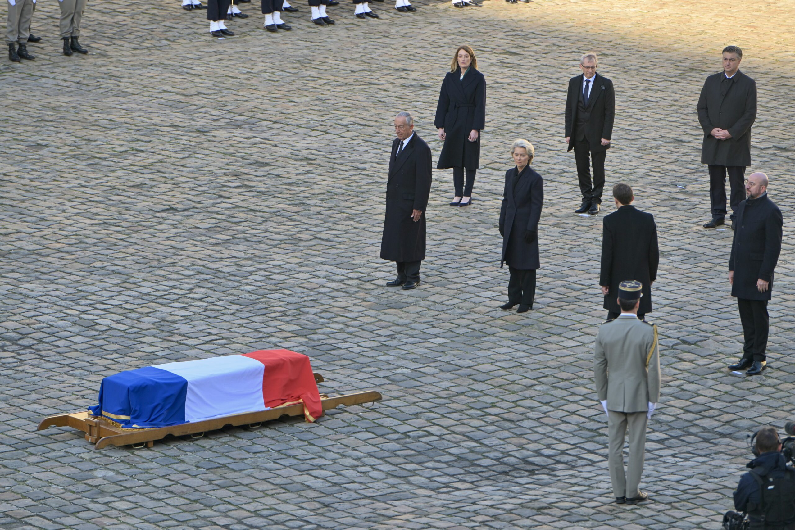 Přečtete si více ze článku Macron a další politici EU uctili v Paříži památku bývalého předsedy Komise Delorse