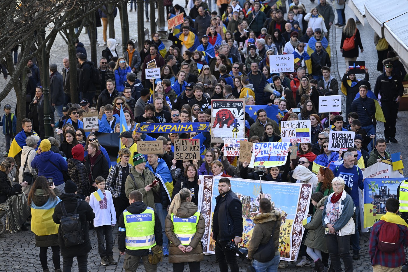 Přečtete si více ze článku Tisíce lidí přišly na Staroměstské náměstí podpořit Ukrajinu proti ruské agresi
