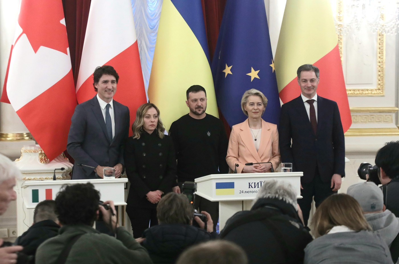 Přečtete si více ze článku Do Kyjeva na výročí dorazili von der Leyen, Meloni, De Croo a Trudeau